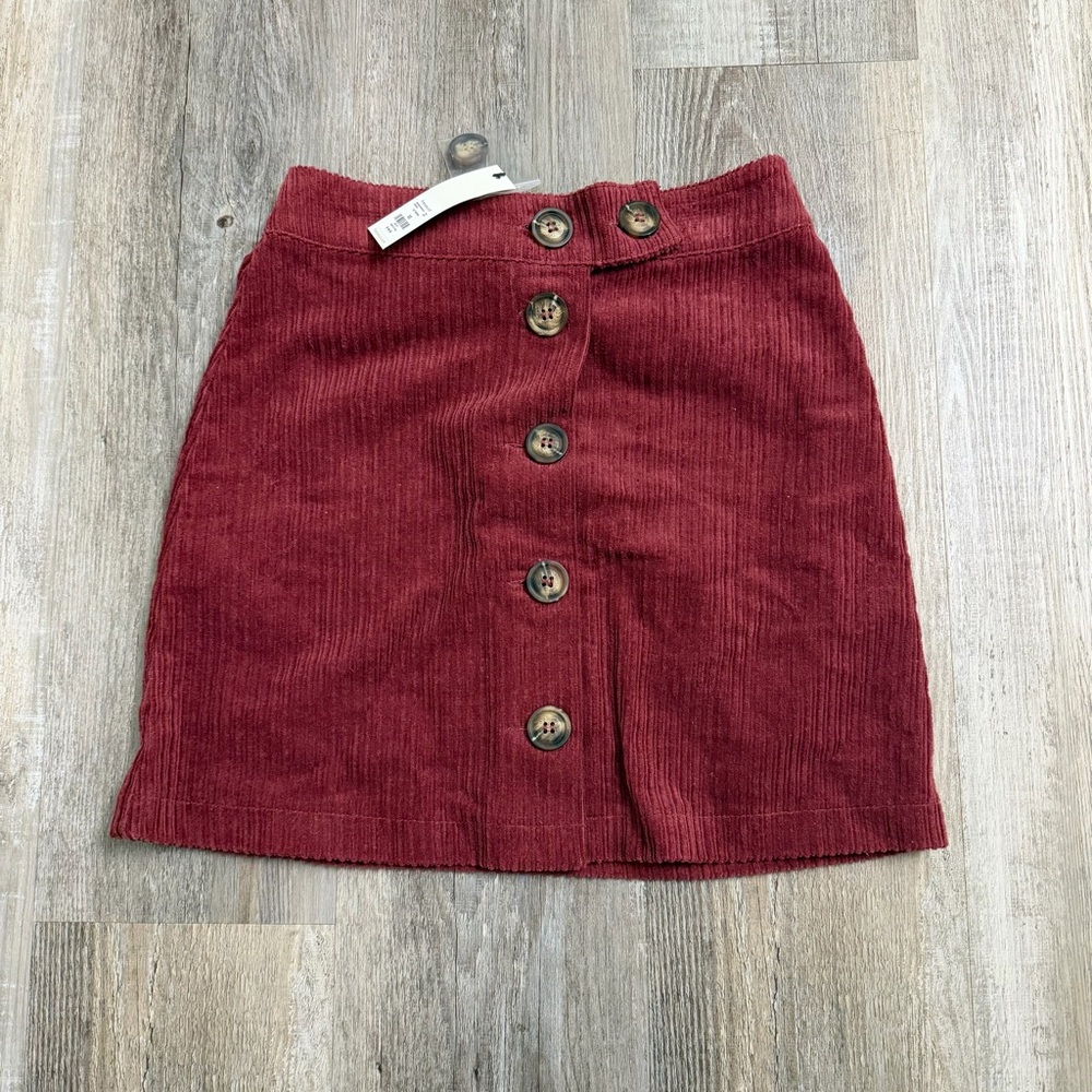 Francesca’s Wine Red Ribbed Corduroy Button Up Skirt-size XS *NEW w/ tags*